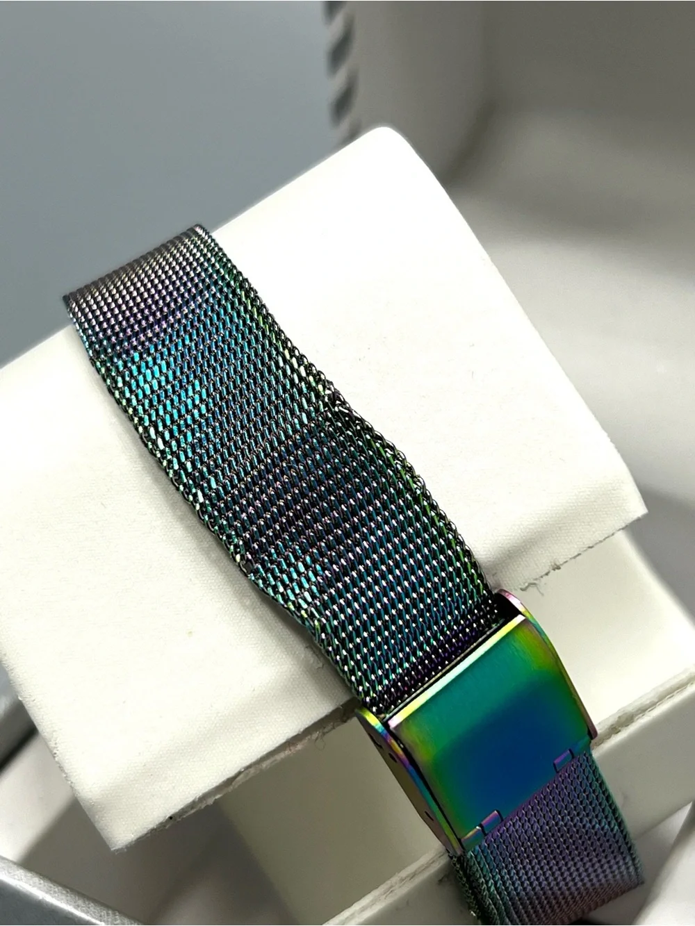 Iridescent Mesh Band Watch with Silver Gray Dial